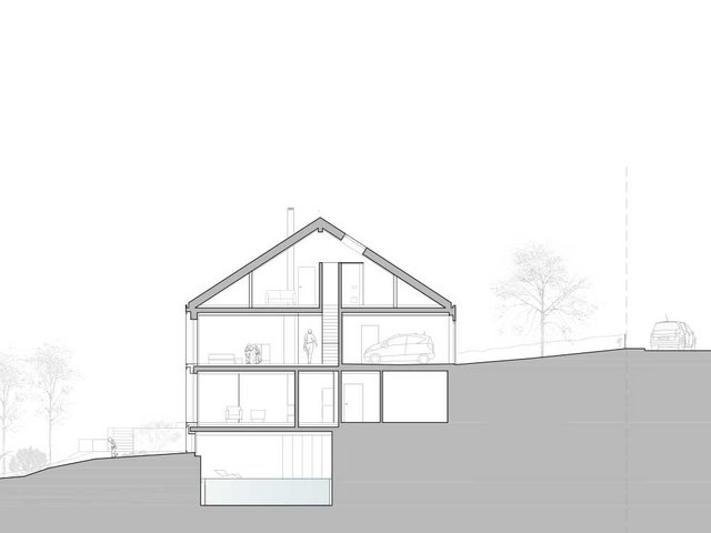 Schnitt: Bedingt durch die Hanglage wurden nur die Stockwerke über Terrain komplett als Holzständerkonstruktion errichtet. 
