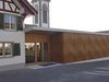 Die nördliche und die südliche Giebelseite des historischen Riegelhauses wurden im Zuge der Renovationsmassnahmen freigelegt. Der Anbau erweitert das Raumangebot um einen Saal und eine Küche.
