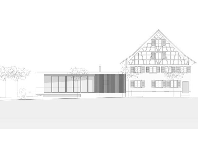 mit dem warmen Lärchenholz der vorgehängten Fassade.