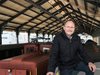 Der Zufall kennt keinen Taktfahrplan, doch manchmal ist sein Timing perfekt. Über die historische Perronhalle für den Standort Bauma freut sich Christoph Rutschmann, Bauverantwortlicher des Dampfbahn-Vereins Zürcher Oberland (DVZO).